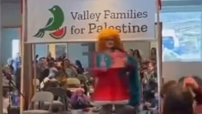 A video shows a drag queen making kids chant ‘Free Palestine’ in Massachusetts (@StopAntisemites/X) A video shows a drag queen making kids chant ‘Free Palestine’ in Massachusetts (@StopAntisemites/X)
