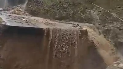 A video that surfaced online showed a wide and deep cut in the road with a continuous flow of rainwater. (X) A video that surfaced online showed a wide and deep cut in the road with a continuous flow of rainwater. (X)