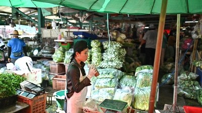 A special warning was issued ahead of a forecast that the sun would be directly overhead or exactly 90 degrees over Bangkok just after noon on Friday. Temperatures are expected to reach 39°C, although this is still below the peak of 41°C recorded last May. (AFP) A special warning was issued ahead of a forecast that the sun would be directly overhead or exactly 90 degrees over Bangkok just after noon on Friday. Temperatures are expected to reach 39°C, although this is still below the peak of 41°C recorded last May. (AFP)