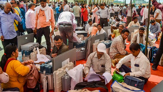 Polling officials receive EVMs and other election material at a distribution center, in Mathura. Uttar Pradesh.(PTI)