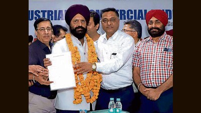 CICU unanimously elects Upkar Singh Ahuja (centre) as its president under the presence of its associate members in Ludhiana on Friday. (HT Photo)