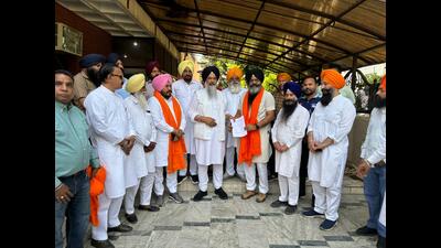 Chandumajra inducted senior Congress leader Jagjit Singh Khalsa into the SAD, saying the leader will be given an important responsibility by party president Sukhbir Singh Badal in the coming days (HT Photo)