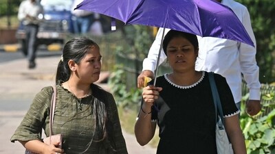 The Indian Meteorological Department said on April 25 that severe heatwave conditions were likely to continue in at least nine eastern and southern states over the next five days. (AFP) The Indian Meteorological Department said on April 25 that severe heatwave conditions were likely to continue in at least nine eastern and southern states over the next five days. (AFP)