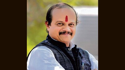 Vasant More (in pic) as VBA candidate makes it triangular fight in Pune. (HT PHOTO)