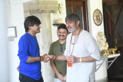 Harish Shankar filming Mr Bachchan: Naam Tho Suna Hoga at Shivgarh Palace; with actor Ravi Teja with Jagapathi Babu Harish Shankar filming Mr Bachchan: Naam Tho Suna Hoga at Shivgarh Palace; with actor Ravi Teja with Jagapathi Babu