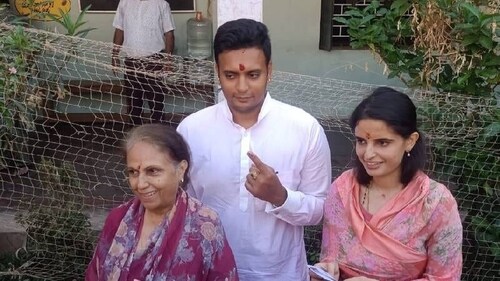 Yaduveer Krishnadatta Chamaraja Wadiyar, a part of the royal family of Mysore, casts his vote. (Arun Dev) Yaduveer Krishnadatta Chamaraja Wadiyar, a part of the royal family of Mysore, casts his vote. (Arun Dev)