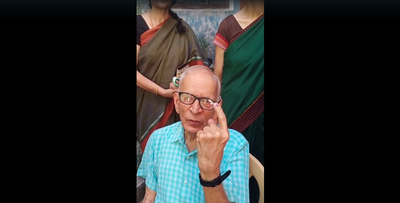 94-year-old retired civil servant P. V. Ayyar votes in Bengaluru. (Arun Dev) 94-year-old retired civil servant P. V. Ayyar votes in Bengaluru. (Arun Dev)