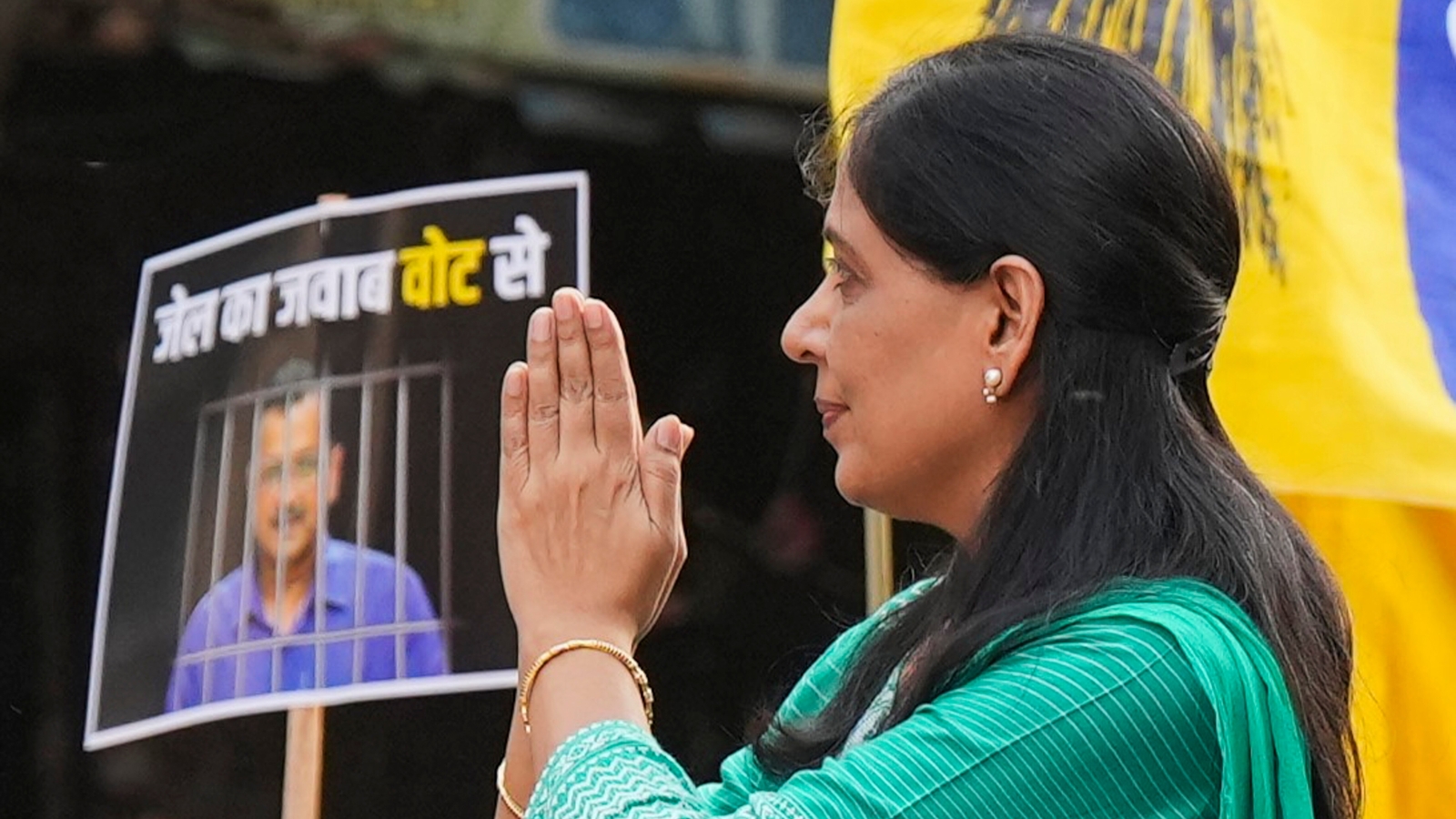 'Arvind Kejriwal 'sher', nobody can break him': Sunita Kejriwal at maiden roadshow in Delhi | Latest News Delhi - Vimarsana News