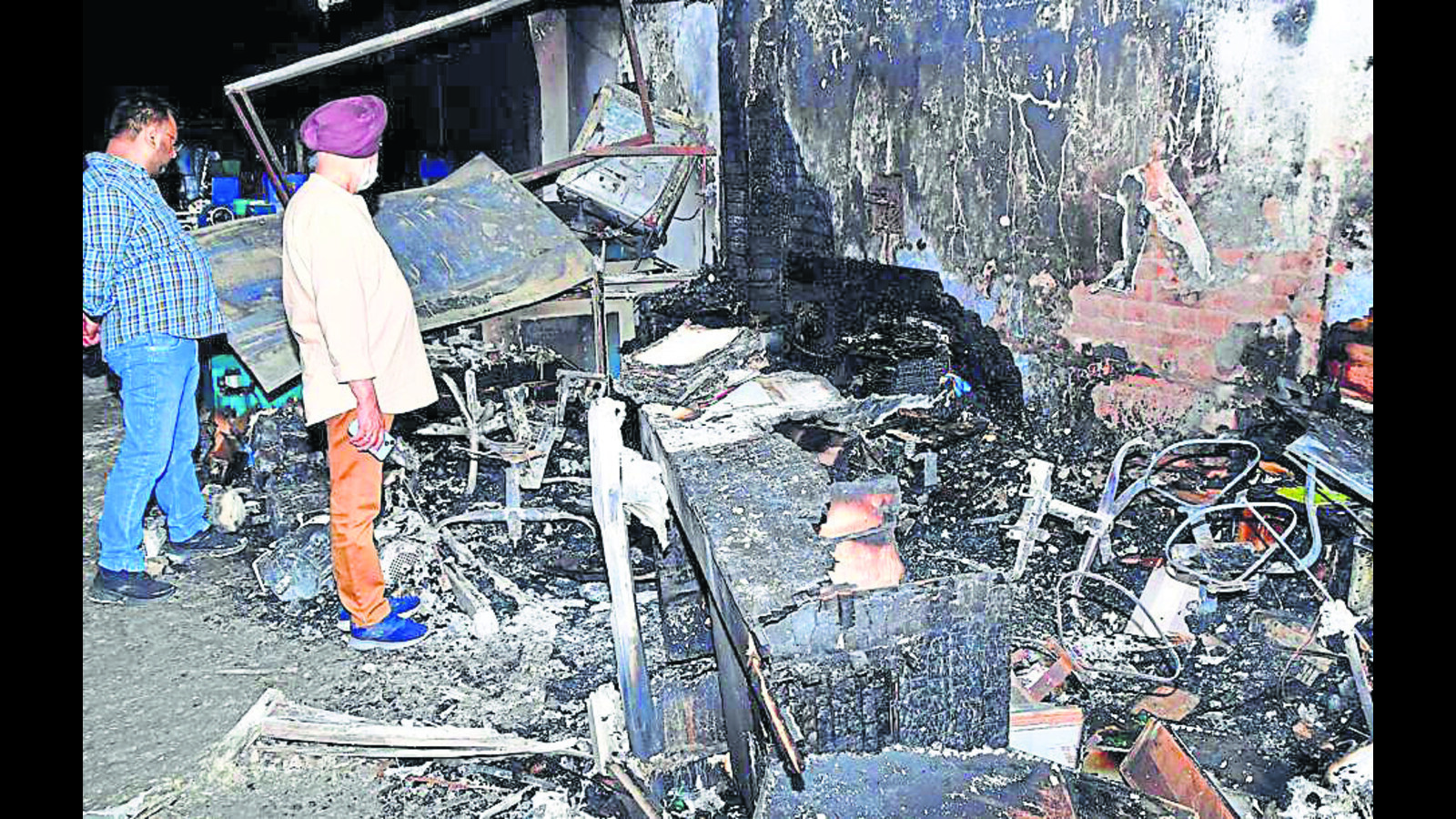 Tools showroom gutted in fire in Ludhiana - Vimarsana News