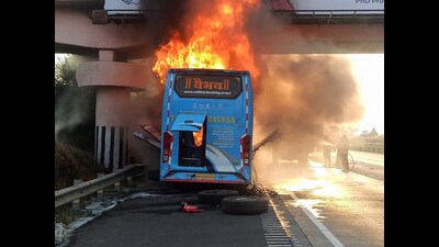 A private passenger bus burst into flames on the Mumbai Pune Expressway near Adhey village on Sunday. (HT PHOTO)