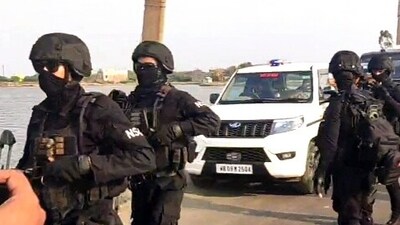 North 24 Parganas, Apr 26 (ANI): A bomb squad team of the National Security Guard arrive after CBI recovered weapons in a case related to the violence against ED officials, at Agarhati village in Sandeshkhali on Friday. North 24 Parganas, Apr 26 (ANI): A bomb squad team of the National Security Guard arrive after CBI recovered weapons in a case related to the violence against ED officials, at Agarhati village in Sandeshkhali on Friday.