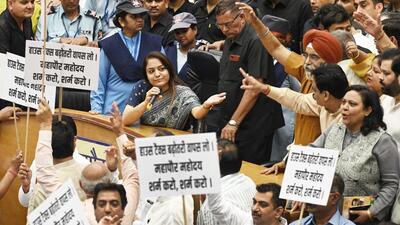 BJP and AAP councillors protest in the house of councillors sessions at the Civic Centre in New Delhi on Friday. (Sanjeev Verma/HT Photo) BJP and AAP councillors protest in the house of councillors sessions at the Civic Centre in New Delhi on Friday. (Sanjeev Verma/HT Photo)