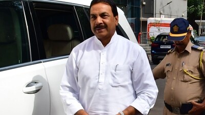 Mumbai, India - June 13, 2023: Congress leader Naseem Khan arrives for the core committee meeting of the Congress party, at Garware Club, Churchgate, in Mumbai, India, on Tuesday, June 13, 2023. (Photo by Bhushan Koyande/HT Photo) (HT PHOTO) Mumbai, India - June 13, 2023: Congress leader Naseem Khan arrives for the core committee meeting of the Congress party, at Garware Club, Churchgate, in Mumbai, India, on Tuesday, June 13, 2023. (Photo by Bhushan Koyande/HT Photo) (HT PHOTO)