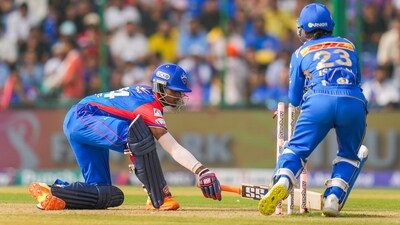There was a period of relative lull after Fraser-McGurk as his opening partner Abhishek Porel fell to Mohammad Nabi on 36 off 27 balls. (PTI) There was a period of relative lull after Fraser-McGurk as his opening partner Abhishek Porel fell to Mohammad Nabi on 36 off 27 balls. (PTI)