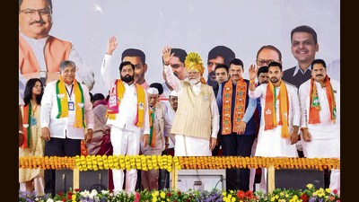 Prime Minister Narendra Modi with Maharashtra Chief Minister Eknath Shinde, Deputy Chief Minister Devendra Fadnavis and others in Kolhapur. (PTI) Prime Minister Narendra Modi with Maharashtra Chief Minister Eknath Shinde, Deputy Chief Minister Devendra Fadnavis and others in Kolhapur. (PTI)