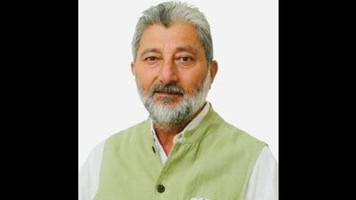 This is the second time that Dinesh Babbu, BJP’s Gurdaspur Lok Sabha seat nominee, has faced a protest by farmers. He had also faced the farmers’ wrath in Batala on April 21. This is the second time that Dinesh Babbu, BJP’s Gurdaspur Lok Sabha seat nominee, has faced a protest by farmers. He had also faced the farmers’ wrath in Batala on April 21.