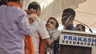 Union Minister and BJP candidate Nitin Gadkari faints while addressing a public meeting for the Lok Sabha elections, at Pusad in Yavatmal district on Wednesday. (PTI) Union Minister and BJP candidate Nitin Gadkari faints while addressing a public meeting for the Lok Sabha elections, at Pusad in Yavatmal district on Wednesday. (PTI)