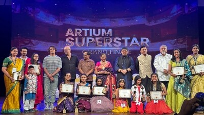 Musicians Sonu Nigam, Raju Singh, Agam Kumar Nigam, Aruna Sairam, Louis Banks, P Unnikrishnan and Ananth Vaidyanathan with the winners Musicians Sonu Nigam, Raju Singh, Agam Kumar Nigam, Aruna Sairam, Louis Banks, P Unnikrishnan and Ananth Vaidyanathan with the winners