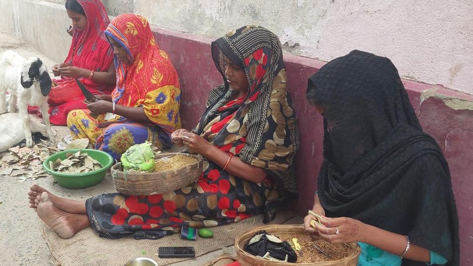 With elections at the doorsteps, these villages and towns in the bidi-belt have once again become a political battleground (HT Photo) With elections at the doorsteps, these villages and towns in the bidi-belt have once again become a political battleground (HT Photo)