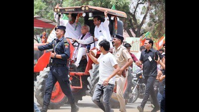 Former Haryana chief minister Manohar Lal Khattar said the BJP government has given more jobs to youths in Rohtak district as well as the Garhi-Sampla -Kiloi assembly seat (represented by Bhupinder Hooda) and the Congress leaders are misleading youths over jobs. (HT Photo) Former Haryana chief minister Manohar Lal Khattar said the BJP government has given more jobs to youths in Rohtak district as well as the Garhi-Sampla -Kiloi assembly seat (represented by Bhupinder Hooda) and the Congress leaders are misleading youths over jobs. (HT Photo)