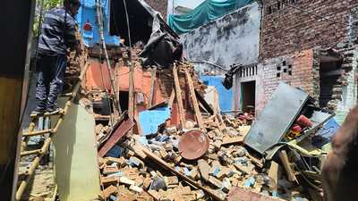 Infant among 4 of a family injured in cylinder explosion in Old city in Lucknow on Sunday. (HT photo) Infant among 4 of a family injured in cylinder explosion in Old city in Lucknow on Sunday. (HT photo)