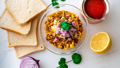 Misal Pav (Maharashtra): A spicy and flavorful breakfast from Maharashtra, Misal Pav is a dish of sprouted moth beans cooked in a spicy gravy, topped with farsan (crunchy mix), onions, tomatoes, and coriander. It is typically served with pav (bread rolls) for a satisfying meal. (Unspalsh.) Misal Pav (Maharashtra): A spicy and flavorful breakfast from Maharashtra, Misal Pav is a dish of sprouted moth beans cooked in a spicy gravy, topped with farsan (crunchy mix), onions, tomatoes, and coriander. It is typically served with pav (bread rolls) for a satisfying meal. (Unspalsh.)