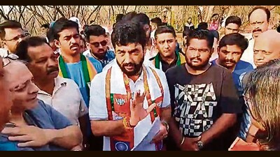 Mohol on Sunday visited Vetal Tekdi and spoke to locals as well as members of VTBJS. (VIDEO GRAB) Mohol on Sunday visited Vetal Tekdi and spoke to locals as well as members of VTBJS. (VIDEO GRAB)