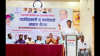 Two years ago, Patil (R) won the sugar factory from Bhagirath Bhalke son of former MLA Bharat Nana Bhalke. (HT PHOTO)