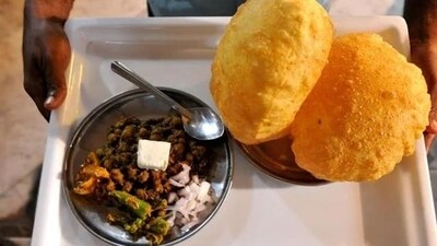 Chole Bhature (Punjab): A popular breakfast indulgence from Punjab, Chole Bhature consists of spicy chickpea curry (chole) served with deep-fried bread (bhature). This hearty and flavorful dish is often accompanied by pickles and onions. (HT Photo/Abhinav Saha) Chole Bhature (Punjab): A popular breakfast indulgence from Punjab, Chole Bhature consists of spicy chickpea curry (chole) served with deep-fried bread (bhature). This hearty and flavorful dish is often accompanied by pickles and onions. (HT Photo/Abhinav Saha)