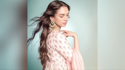 Assisted by hairstylist Daksh Nidhi, Aditi styled her lush, long locks into soft curls and left them open at the centre to let them gorgeously cascade down her shoulders, complementing her chic look perfectly. (Instagram/@aditiraohydari) Assisted by hairstylist Daksh Nidhi, Aditi styled her lush, long locks into soft curls and left them open at the centre to let them gorgeously cascade down her shoulders, complementing her chic look perfectly. (Instagram/@aditiraohydari)