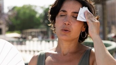 Cool the Person Down: Use cool, wet cloths or ice packs to lower the person's body temperature. Focus on the head, neck, armpits, and groin areas, as these are the body's major heat-exchange regions. (Freepik) Cool the Person Down: Use cool, wet cloths or ice packs to lower the person's body temperature. Focus on the head, neck, armpits, and groin areas, as these are the body's major heat-exchange regions. (Freepik)