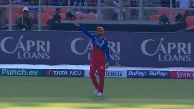 Virat Kohli gives a sendoff to Shahrukh Khan (X) Virat Kohli gives a sendoff to Shahrukh Khan (X)