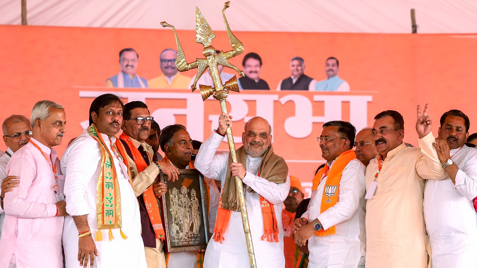 Amit Shah renews focus on Uttar Pradesh, attacks SP over dynastic politics - Vimarsana News