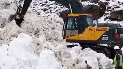 Border Roads Organisation (BRO) conducting a snow-clearing operation at the site (ANI) Border Roads Organisation (BRO) conducting a snow-clearing operation at the site (ANI)