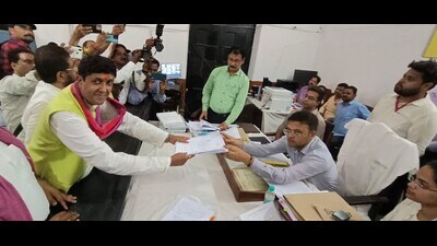 Congress candidate Ujjwal Raman Singh filing his nomination papers for Allahabad parliamentary seat in Prayagraj on Monday. (HT PHOTO)