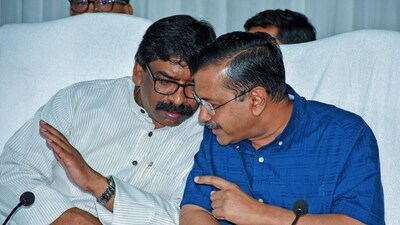Delhi chief minister Arvind Kejriwal with former Jharkhand CM Hemant Soren in Ranchi. (ANI FILE) Delhi chief minister Arvind Kejriwal with former Jharkhand CM Hemant Soren in Ranchi. (ANI FILE)
