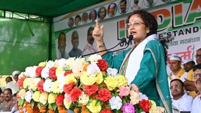 Kalpana Soren filed her nomination as the Jharkhand Mukti Morcha (JMM) candidate for the Gandey assembly by-election. (HT Photo) Kalpana Soren filed her nomination as the Jharkhand Mukti Morcha (JMM) candidate for the Gandey assembly by-election. (HT Photo)