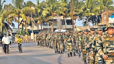 Policemen held flag march on the street for the upcoming Lok Sabha Election at Sakhari Nate in Ratnagiri, India, on Thursday, April 25, 2024. (Photo by Anshuman Poyrekar/ Hindustan Times) (Hindustan Times)