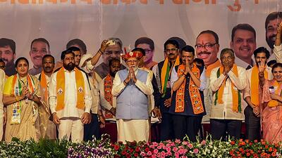 Pune: Prime Minister Narendra Modi (centre) during a campaign rally for Lok Sabha polls, in Pune, Monday. (PTI) Pune: Prime Minister Narendra Modi (centre) during a campaign rally for Lok Sabha polls, in Pune, Monday. (PTI)