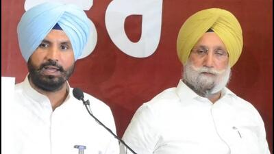 Punjab Congress chief Amarinder Singh Raja Warring (left) and Sukhjinder Singh Randhawa were on Monday named party candidates from Ludhiana and Gurdaspur Lok Sabha constituencies, respectively, for the June 1 elections. (File photo) Punjab Congress chief Amarinder Singh Raja Warring (left) and Sukhjinder Singh Randhawa were on Monday named party candidates from Ludhiana and Gurdaspur Lok Sabha constituencies, respectively, for the June 1 elections. (File photo)