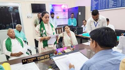 RJD candidate Rohini Acharya, accompanied by father Lalu Prasad and mother Rabri Devi, files her nomination for Saran Lok Sabha seat on Monday. (HT photo) RJD candidate Rohini Acharya, accompanied by father Lalu Prasad and mother Rabri Devi, files her nomination for Saran Lok Sabha seat on Monday. (HT photo)