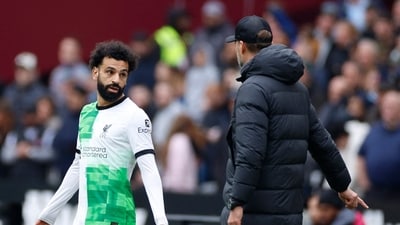 Liverpool's Mohamed Salah talks to manager Juergen Klopp (Action Images via Reuters)