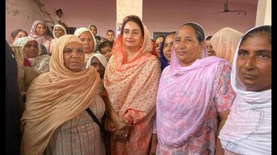 Shiromani Akali Dal (SAD) candidate from Bathinda Lok Sabha seat and sitting MP Harsimrat Kaur Badal on Monday said after failing Punjabis on all fronts, the Congress and Aam Aadmi Party (AAP) are now trying to befool voters by forming an unofficial alliance in Punjab.