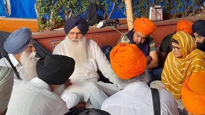 Shiromani Akali Dal candidate Virsa Singh Valtoha (centre, facing camera) interacting with the parents of radical Sikh leader Amritpal Singh at a protest site on Heritage Street near Golden Temple in Amritsar on Monday. (HT Photo) Shiromani Akali Dal candidate Virsa Singh Valtoha (centre, facing camera) interacting with the parents of radical Sikh leader Amritpal Singh at a protest site on Heritage Street near Golden Temple in Amritsar on Monday. (HT Photo)