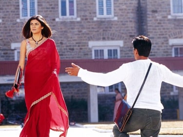 Sushmita Sen in a scene from Main Hoon Na featuring Shah Rukh Khan Sushmita Sen in a scene from Main Hoon Na featuring Shah Rukh Khan