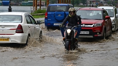 The Directorate of School Education, Kashmir, issued the order to suspend classes in all schools up to the higher secondary level on Tuesday. (HT Photo/Waseem Andrabi)