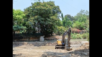 According to data provided by PMC’s drainage department, Shivajinagar shows progress of 54% on nullahs cleaned and 100% on priority spots. (HT PHOTO) According to data provided by PMC’s drainage department, Shivajinagar shows progress of 54% on nullahs cleaned and 100% on priority spots. (HT PHOTO)