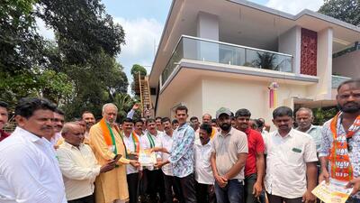 BJP candidate Vishveshwar Hegde Kageri campaigning in Karwar district, Uttara Kannada, on Tuesday. (HT)