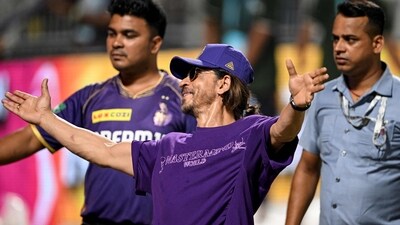 Shah Rukh Khan charmed fans at the Eden Gardens with the iconic pose, his arms stretched wide. (AFP) Shah Rukh Khan charmed fans at the Eden Gardens with the iconic pose, his arms stretched wide. (AFP)