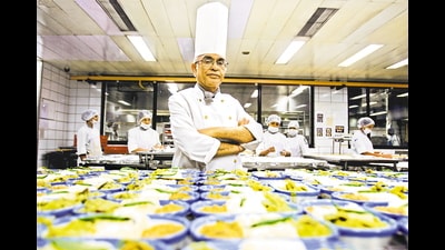 Chef Satish Arora in a picture dated 28 April 2008, when he was director, food production, at TAJSATS Air Catering Limited. (HT Photo by Anand Shinde) Chef Satish Arora in a picture dated 28 April 2008, when he was director, food production, at TAJSATS Air Catering Limited. (HT Photo by Anand Shinde)